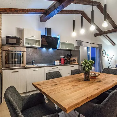 Luxurious Home In Benkovac