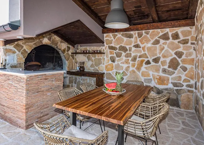 Gorgeous Home In Benkovac بيت للعطل بنكوفاتش