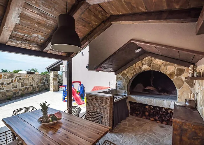 Gorgeous Home In Benkovac Tatil Evi Benkovac