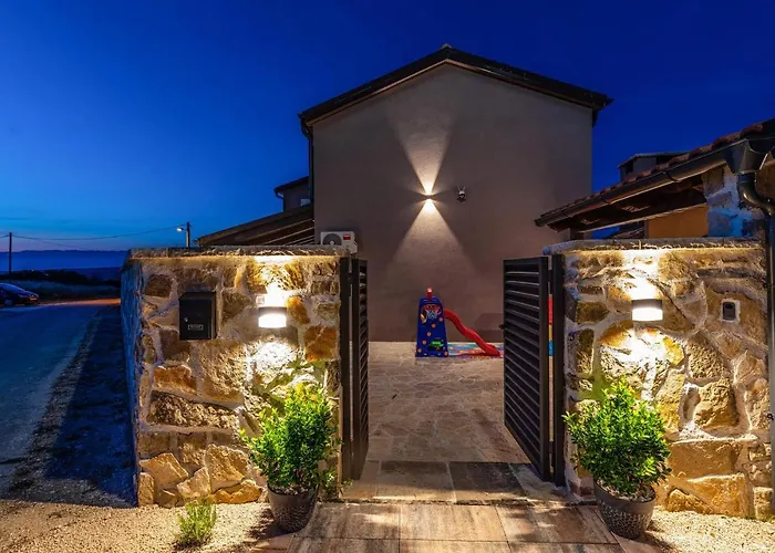 Gorgeous Home In Benkovac Tatil Evi Benkovac