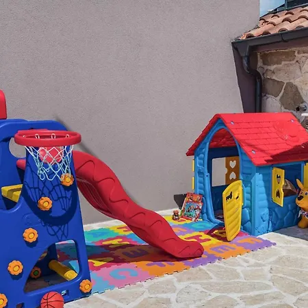 Gorgeous Home In Benkovac