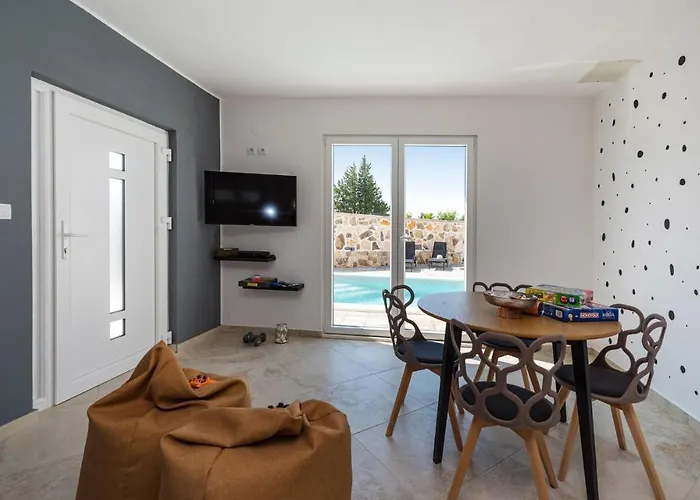 Gorgeous Home In Benkovac *