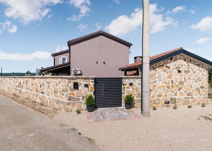 Gorgeous Home In Benkovac