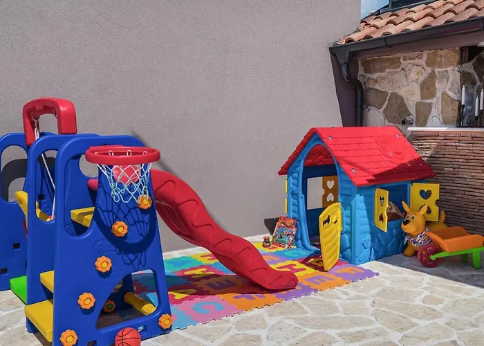 Gorgeous Home In Benkovac