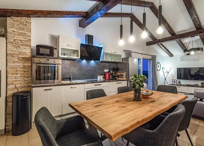 Gorgeous Home In Benkovac